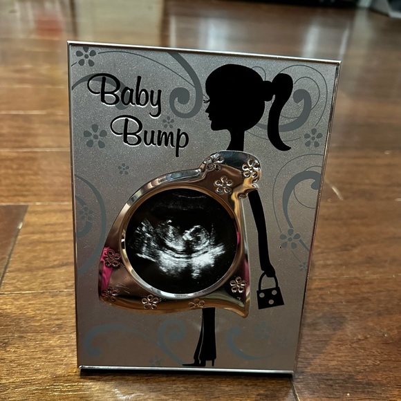 “Baby Bump” Better Homes Maternity Picture Frame - Picture 1 of 2